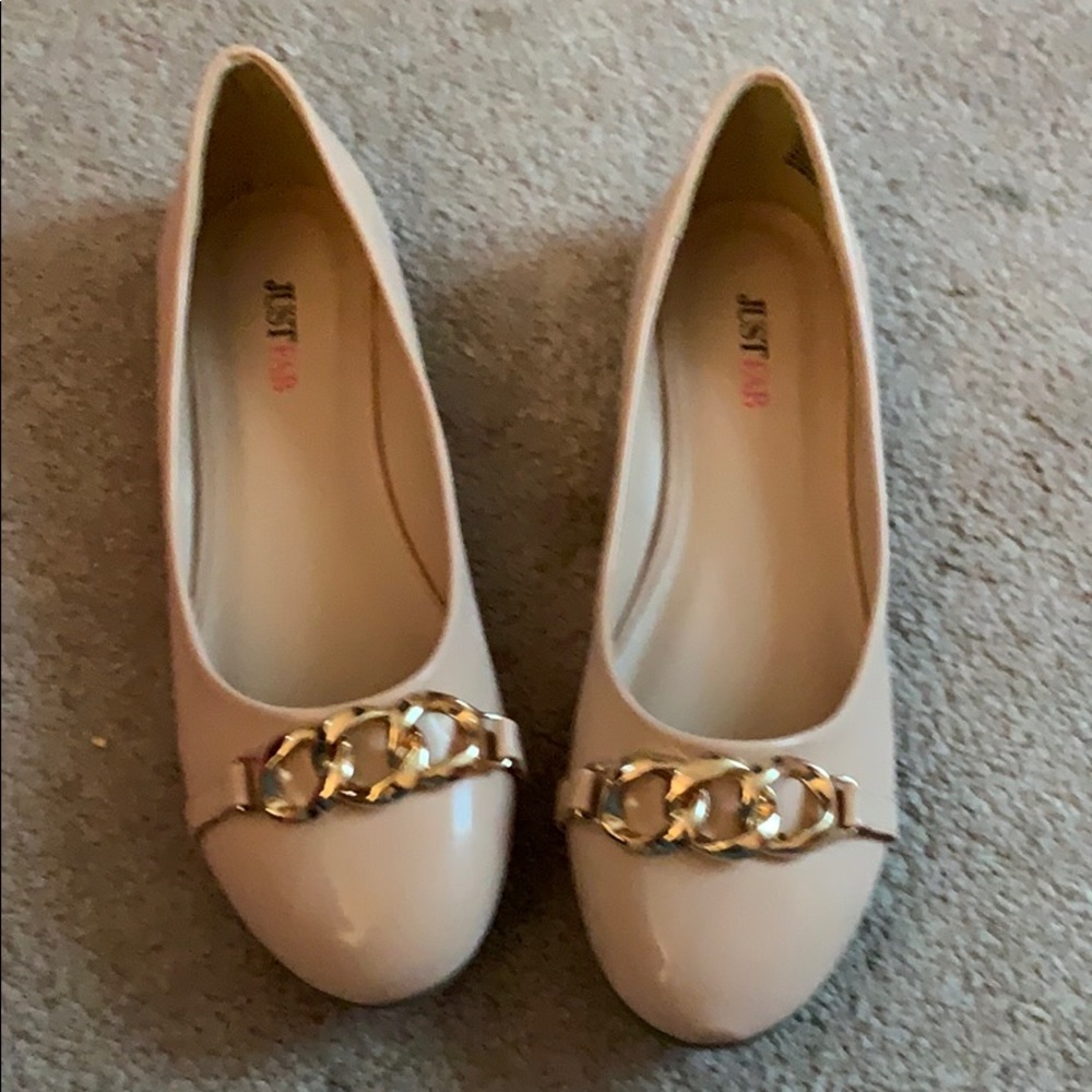 Flat shoes